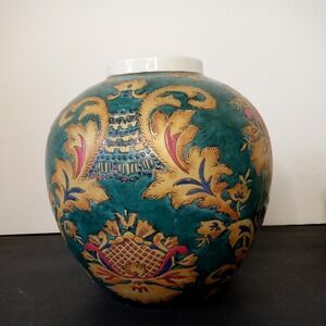 Medium  Round Porcelain‎ vase Green In Color Floral Pattern